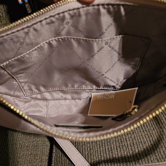 Michael Kors Camden Soft Pink Pebbeled Leather Shoulder Purse NWT - Picture 5 of 14